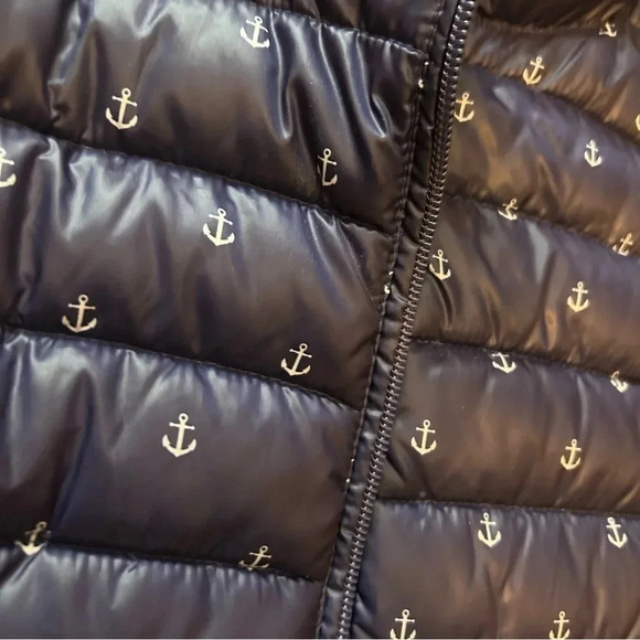 Tommy Hilfiger Womens Large Puffer Vest Navy Anchor Print EUC Packable - Picture 7 of 9